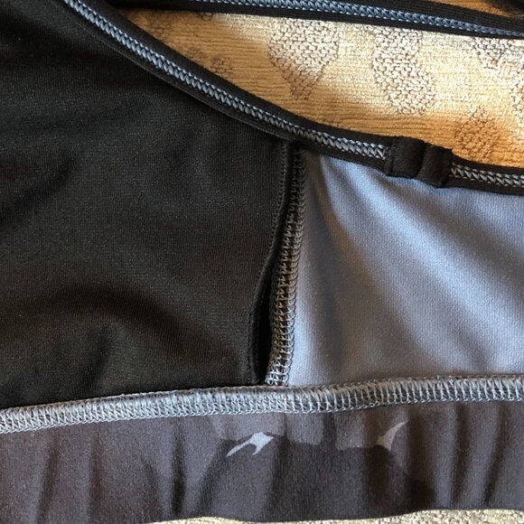 LULULEMON Black Gray Camo Flow Y Mesh Panel Razor Back Sports Bra Size 6 - Picture 13 of 16